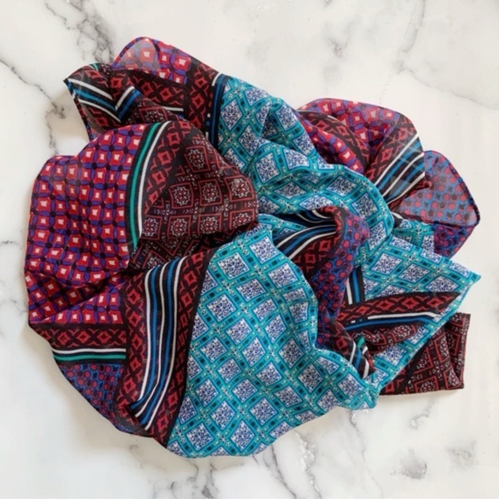 Calvin Klein Rectangular Lightweight Scarf Geometric-Pattern - Picture 3 of 8